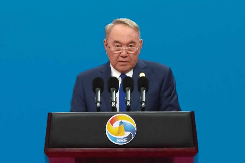 Nursultan Nazarbaev Beıjińdegi halyqaralyq forýmǵa qatysýda