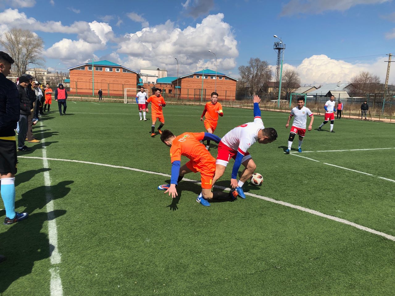 Elordada sheteldegi qazaq jastarynyń fýtbol týrnıri ótip jatyr