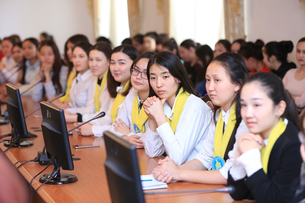 Qyzdar ýnıversıtetinde «Urpaqtar sabaqtastyǵy» atty joba bastaý aldy