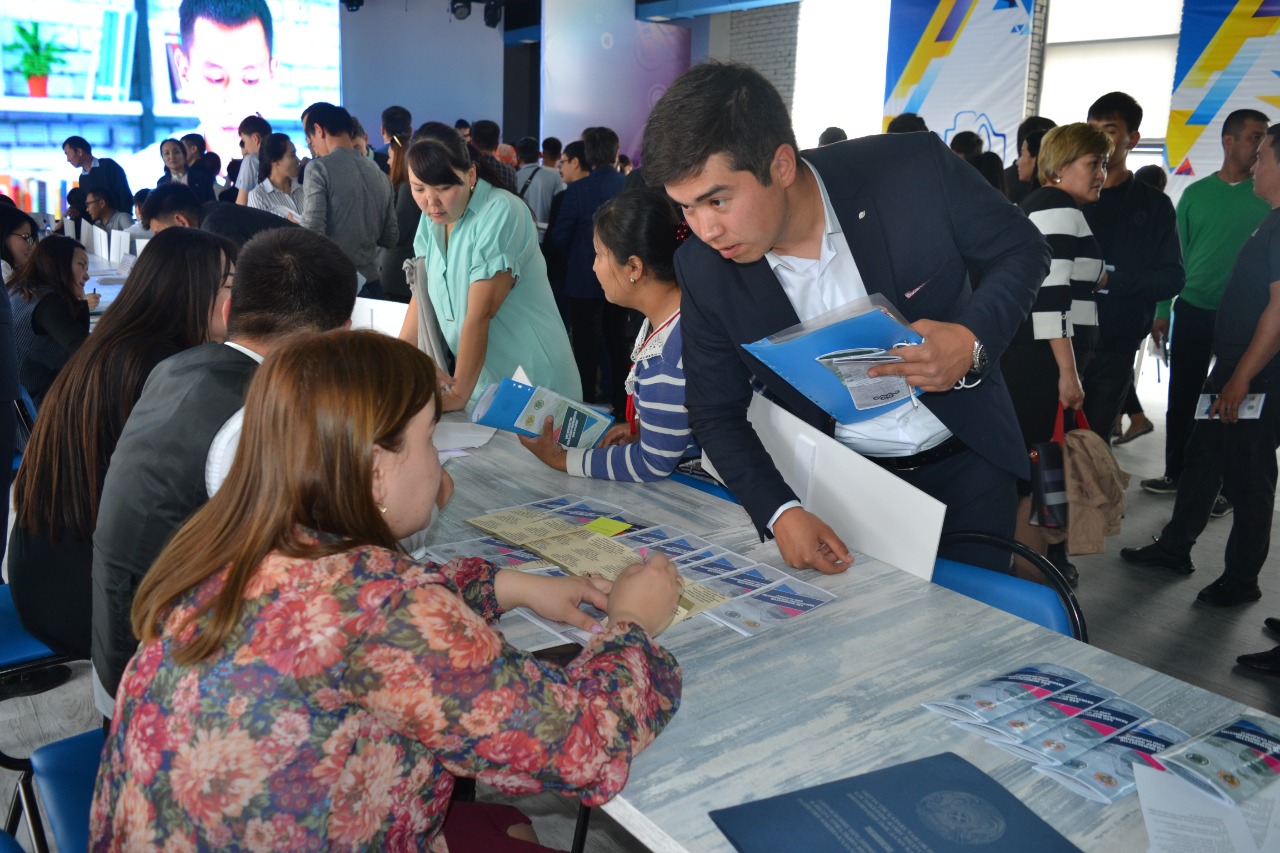 Túrkistandaǵy ákimshilik laýazymdar jármeńkesinde 500-ge jýyq jumys orny usynyldy