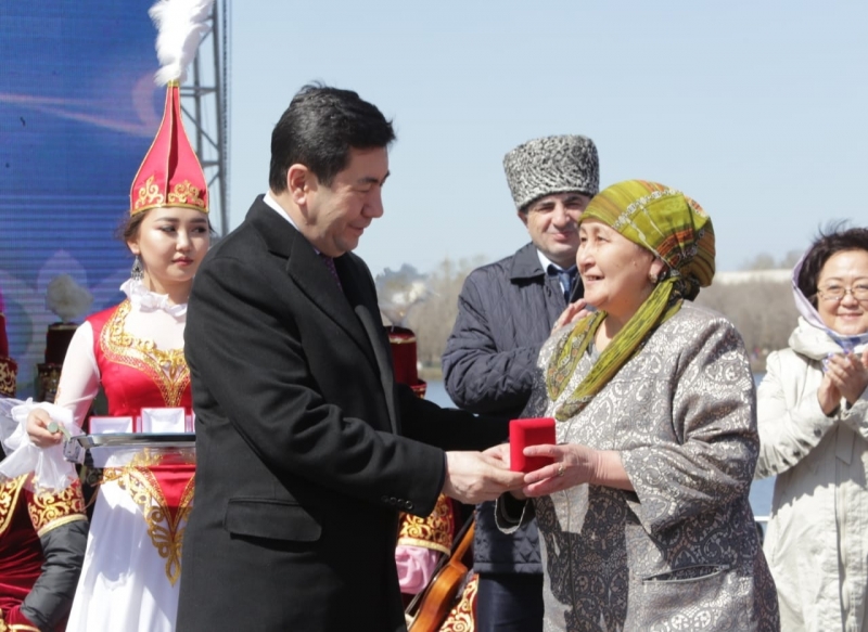 Qaraǵandylyq kópbalaly otbasylar 1 mamyr merekesinde baspanaly boldy