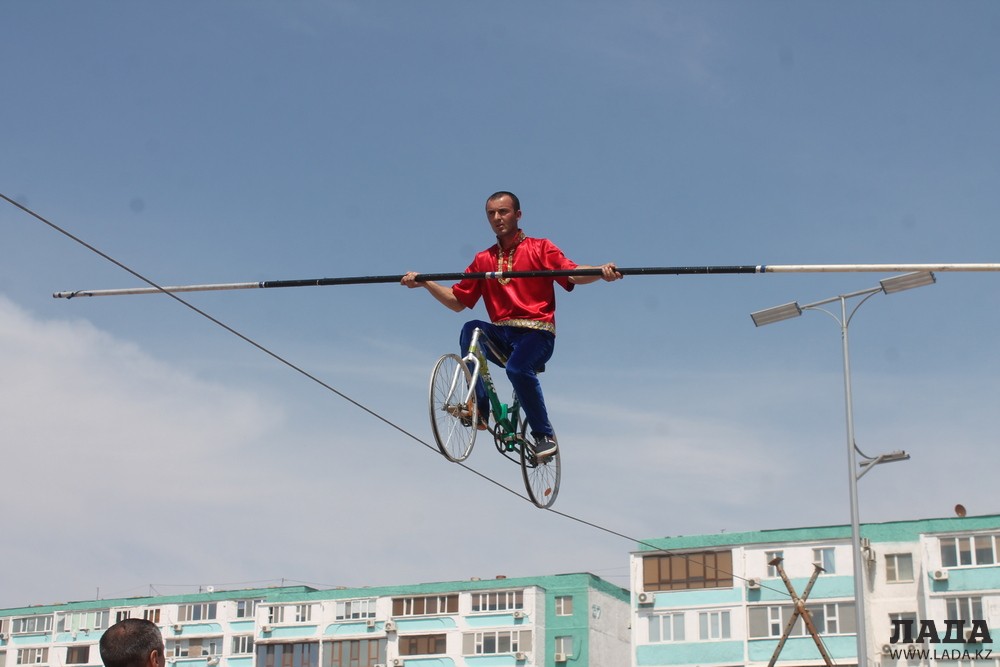 Aqtaýda daǵystandyq  azamat óner kórsetti