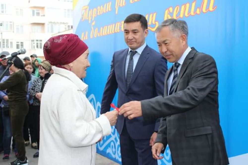 Tarazda áleýmettik osal toptarǵa páter berildi