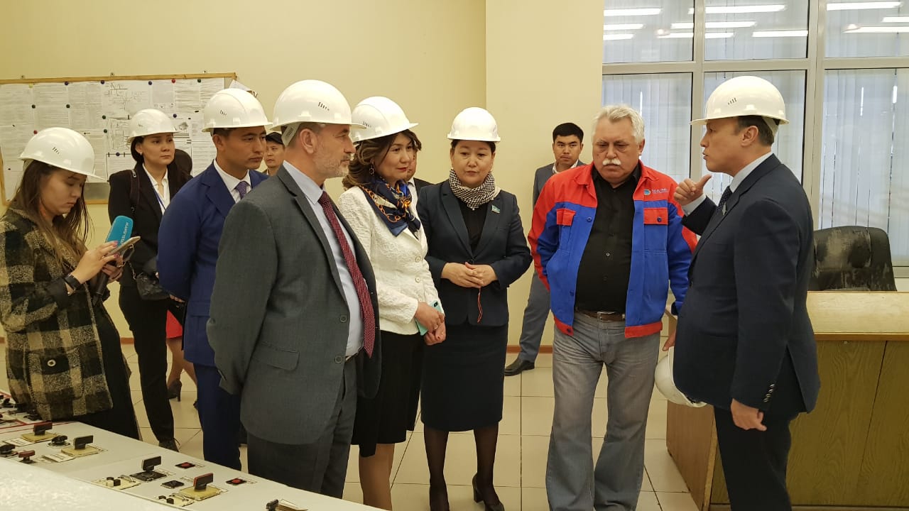 Májilis depýtattary energııa salasyn damytý máselelerin talqylady