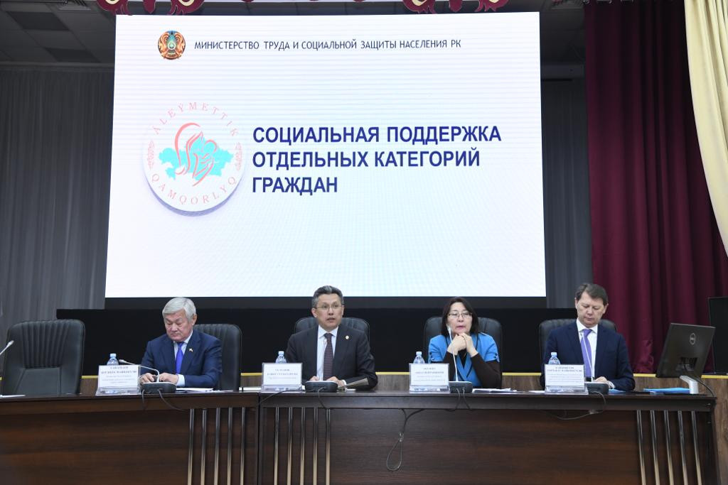 Baqyt Sultanov Almaty aýdanynyń kópbalaly analarymen kezdesti