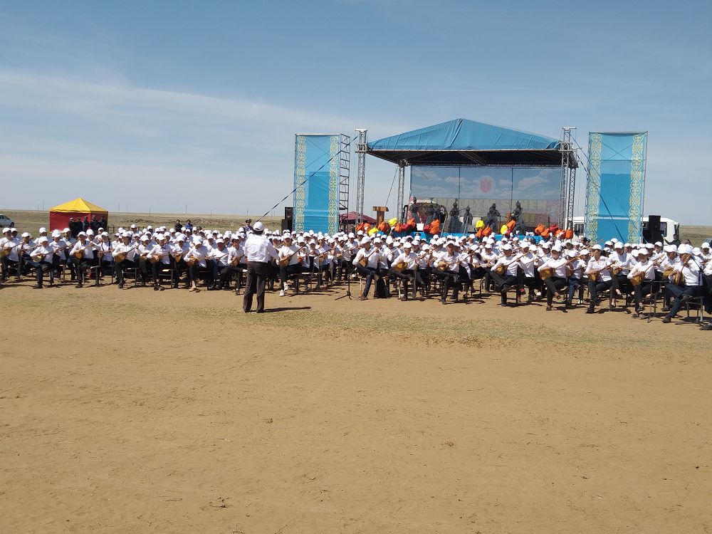 Amangeldide  500 dombyrashy «Balbyraýyndy» oınady