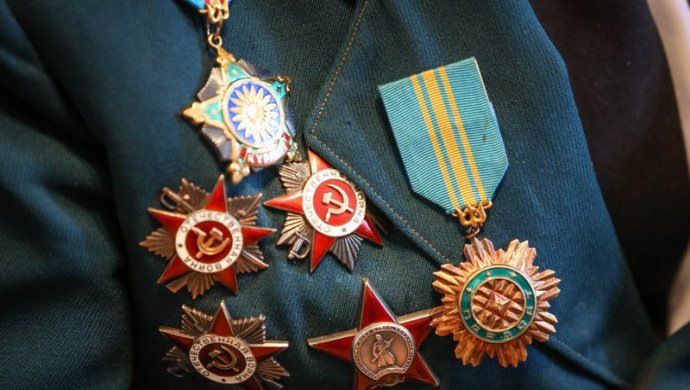 Qaraǵandyda maıdangerler 300 myń teńgeden materıaldyq kómek aldy