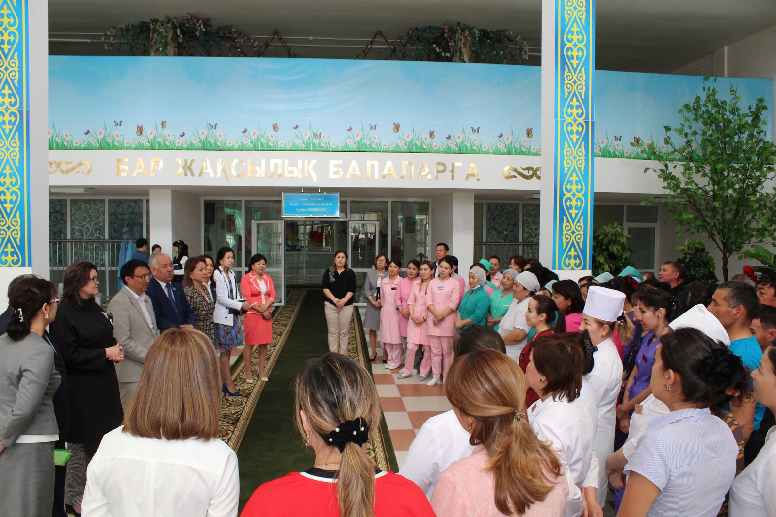 Májilis depýtattary balalar ortalyǵynyń jumysymen tanysty