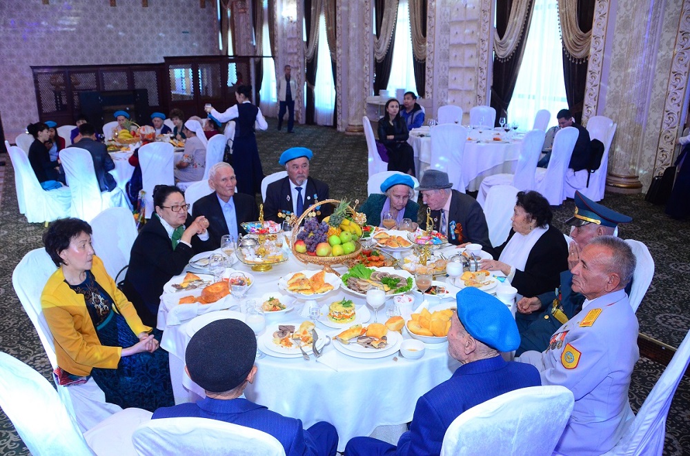 Shymkentte Uly Otan soǵysy jáne tyl ardagerlerine qurmet kórsetildi