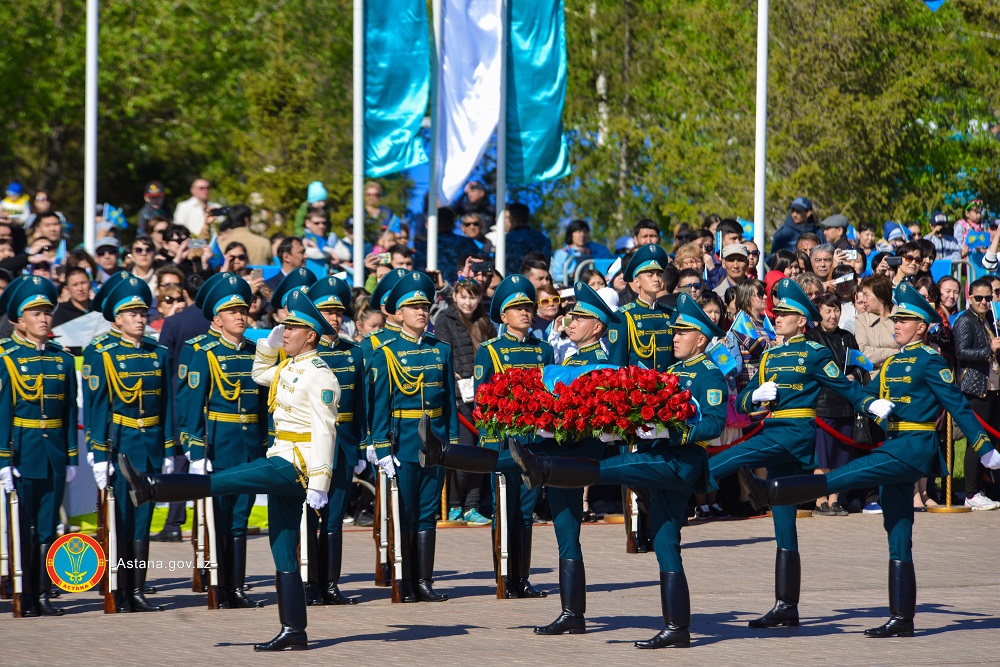 Elordada Dańq gúli tizbegin qoıý rásimi ótedi