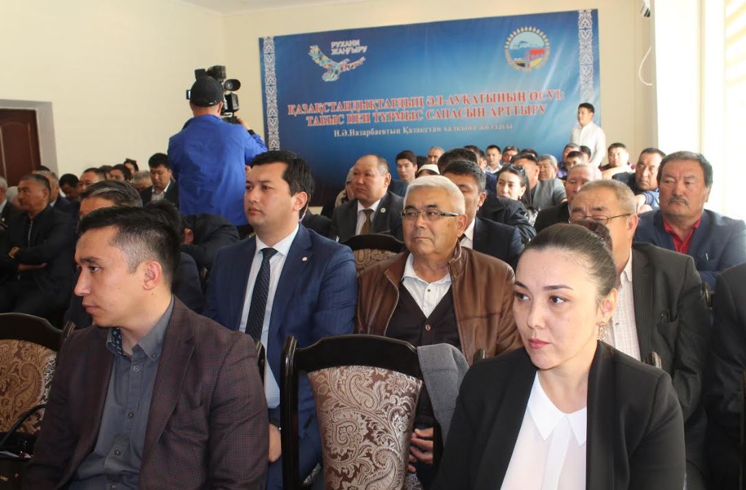 Keńes músheleri aýyl kásipkerlerimen kezdesti