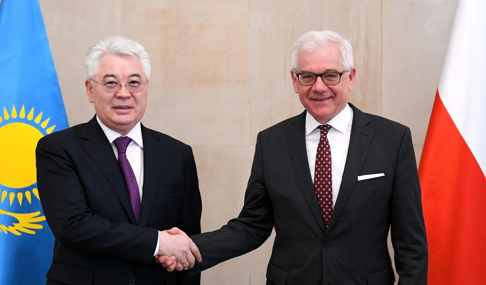 Beıbit Atamqulov Polsha Respýblıkasynyń Syrtqy ister mınıstri Iаsek Chapýtovıchpen kezdesti