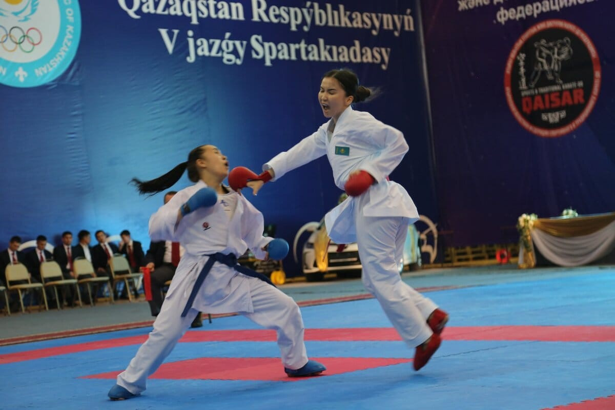 Karateden ótken jarysta Almaty men Shymkent sportshylary top jardy