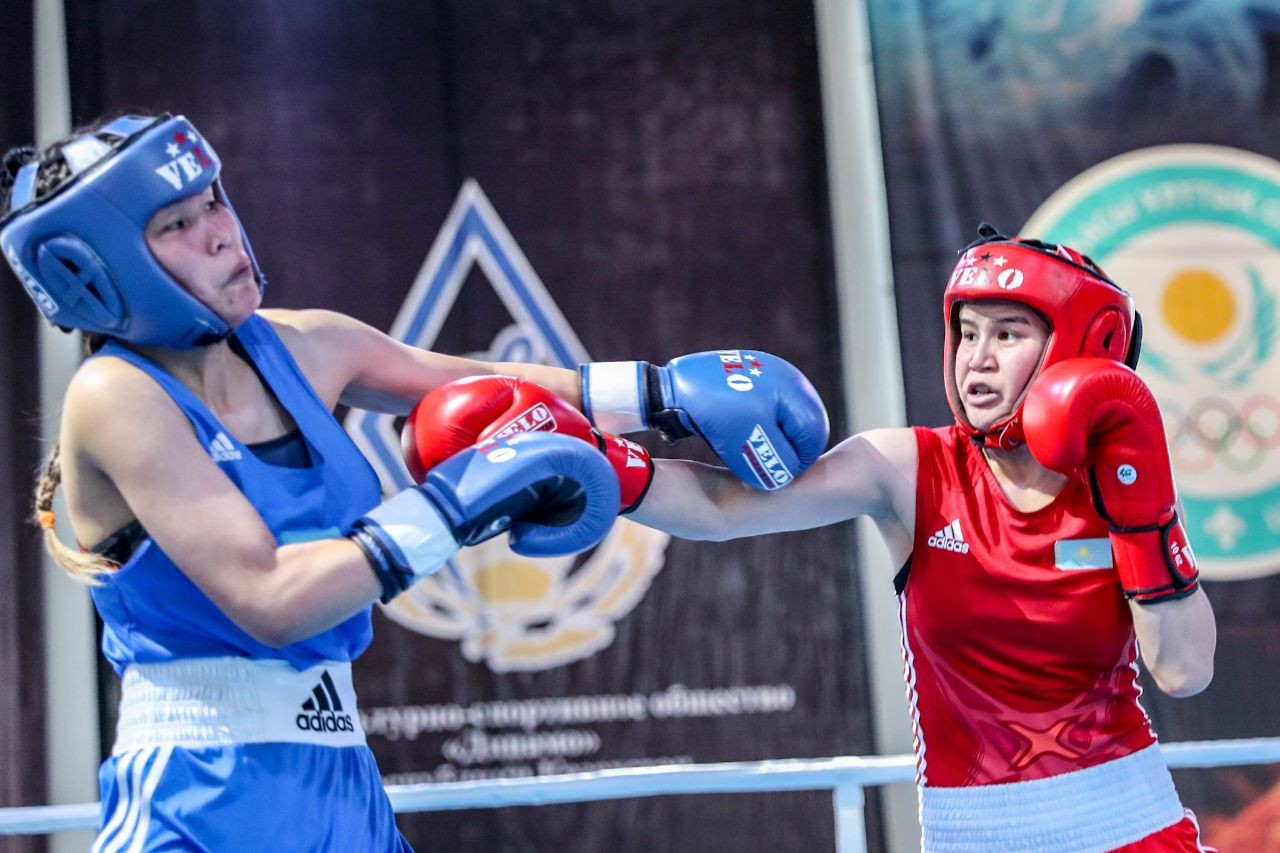 Áıelder boksynan el Spartakıadasynyń alǵashqy jarys kúni aıaqtaldy