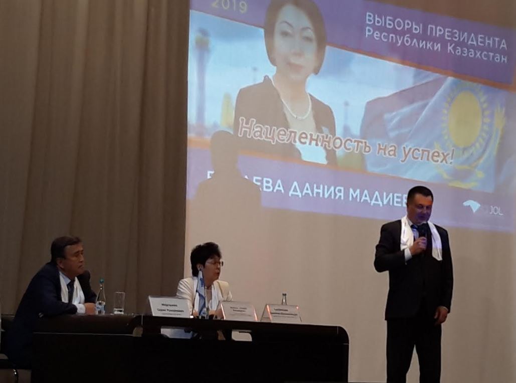 «Aqjol» Aq Jaıyq óńirinde jastarmen kezdesý ótkizdi