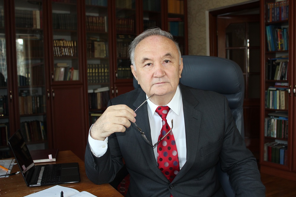 Kórnekti aqyn Esenǵalı Raýshanov TMD syılyǵyna ıe boldy