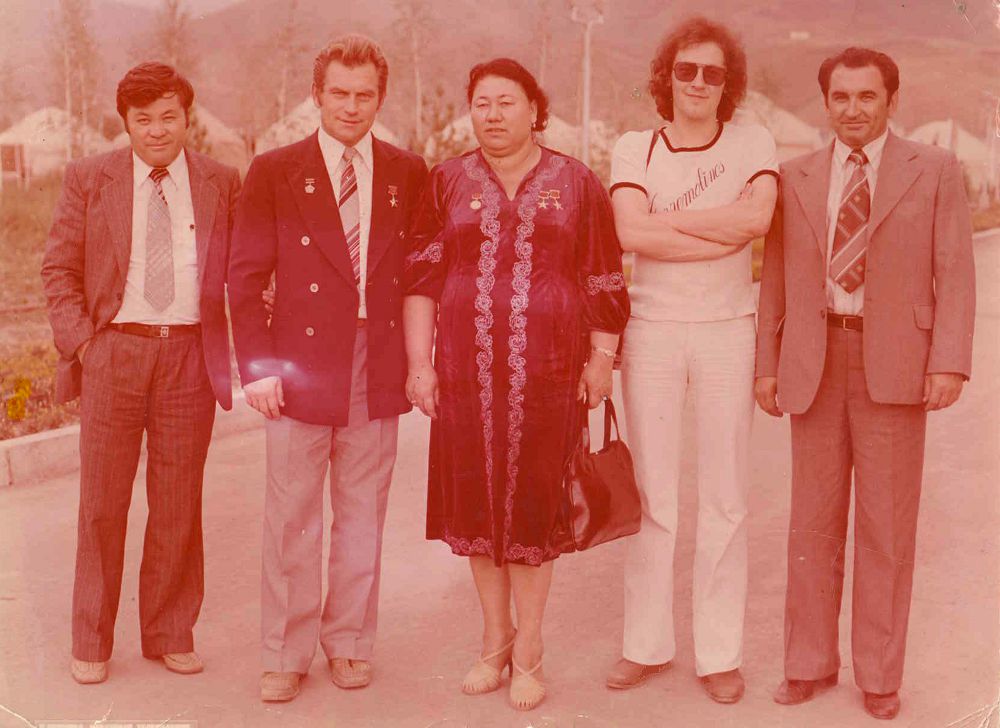 О́ner toǵystyryp, ómir tanystyryp...