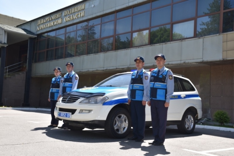 Tórt til biletin tártip saqshylary týrısterge qyzmet kórsetedi