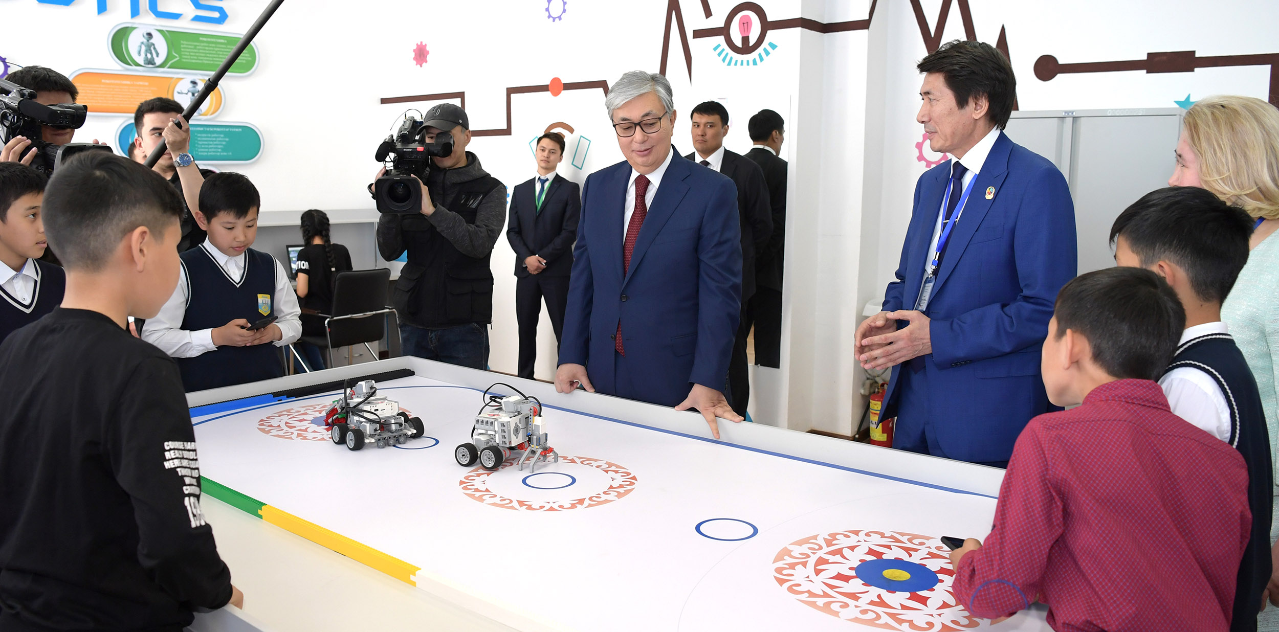 Qazaqstan Prezıdenti Qasym-Jomart Toqaev Nur-Sultan qalasyndaǵy №68 mektep-gımnazııaǵa bardy