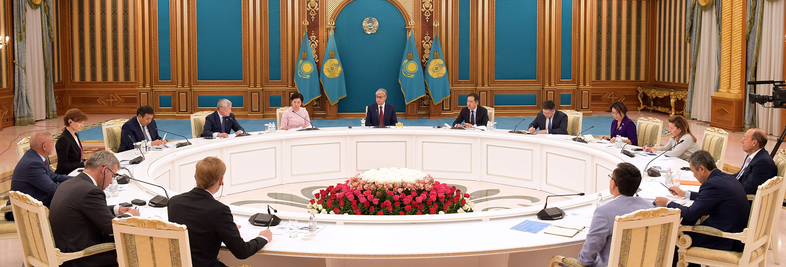 Qasym-Jomart Toqaev eńbek jáne jumyspen qamtý máseleleri boıynsha jıyn ótkizdi