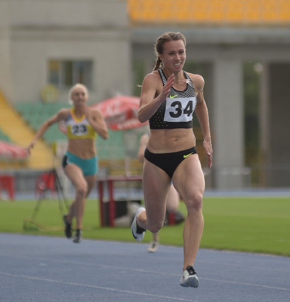 Jeńil atletter jarys jolyna shyǵady