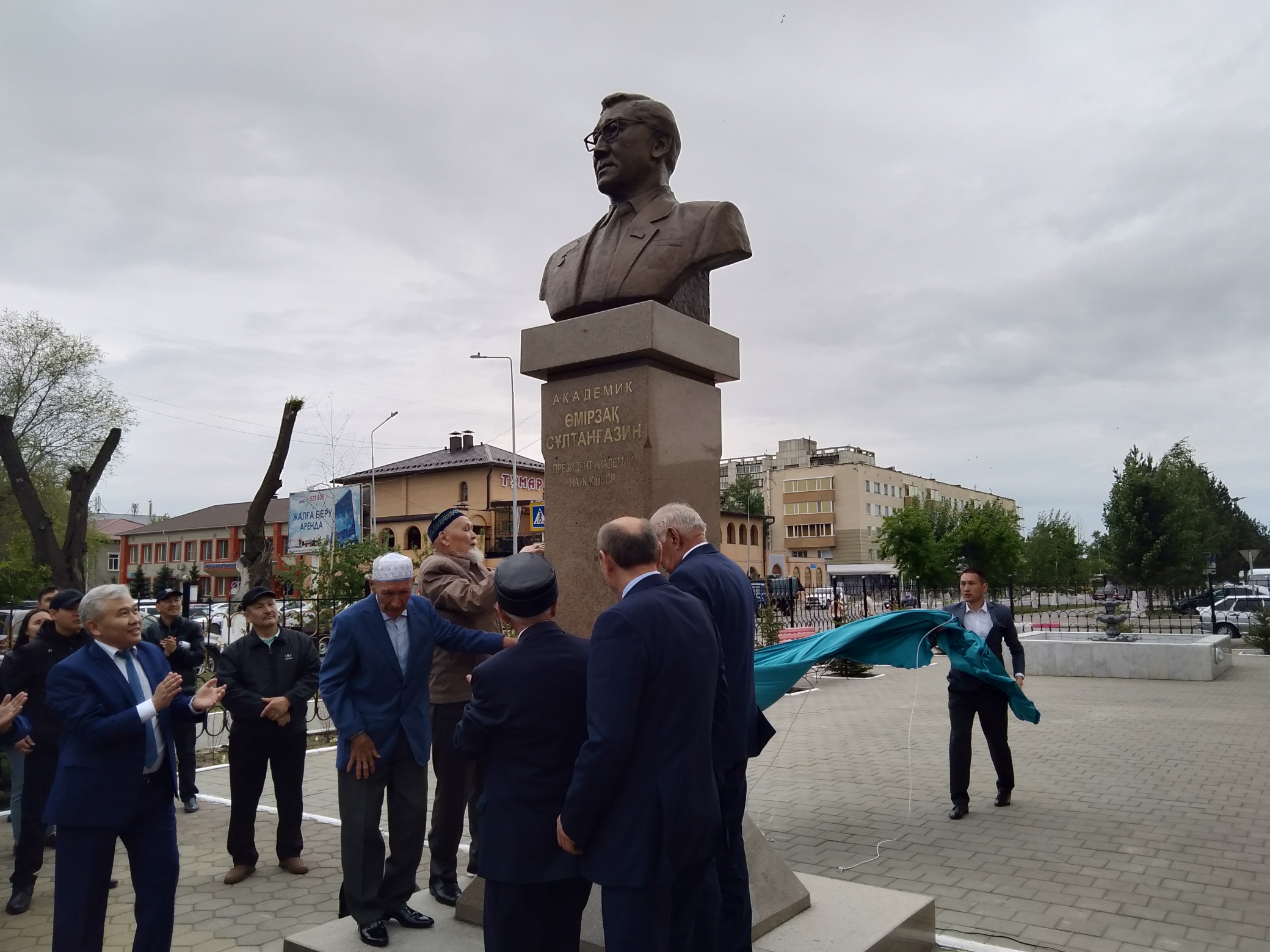 Qostanaıda álemdik deńgeıdegi ǵalymǵa eskertkish ashyldy