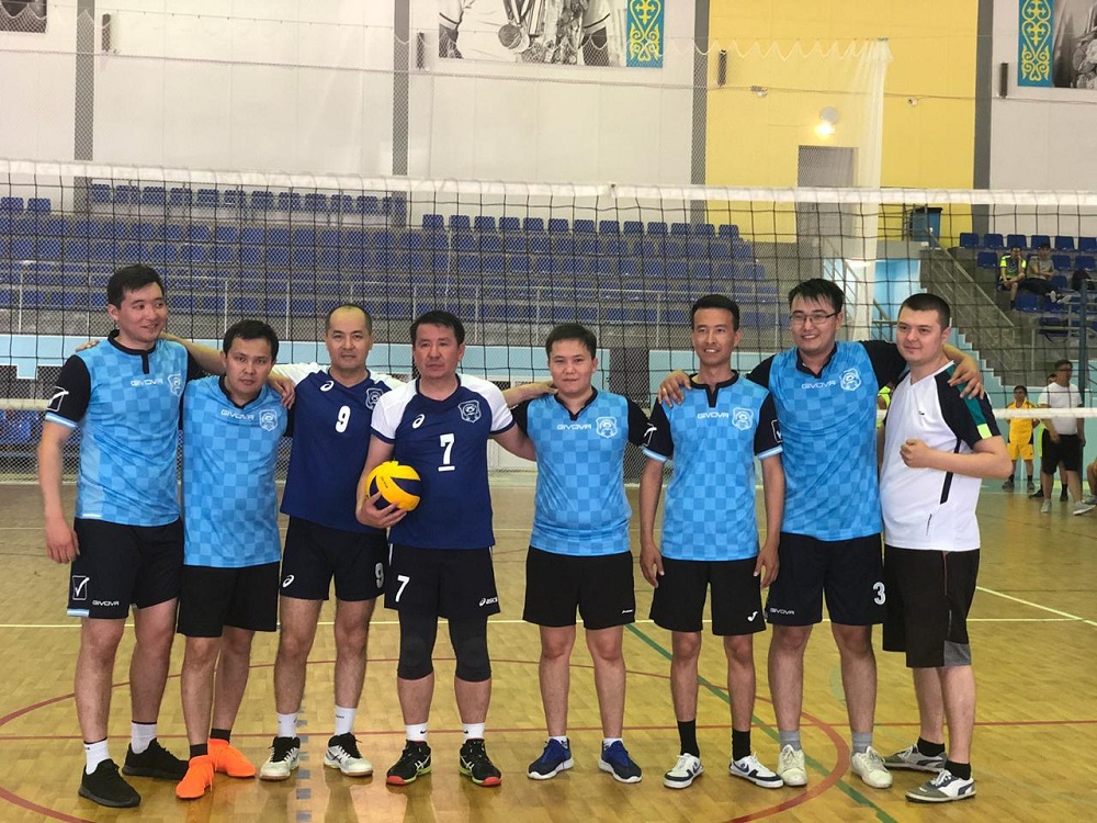 Mańǵystaýda memlekettik qyzmetkerler arasynda voleıboldan jarys ótti