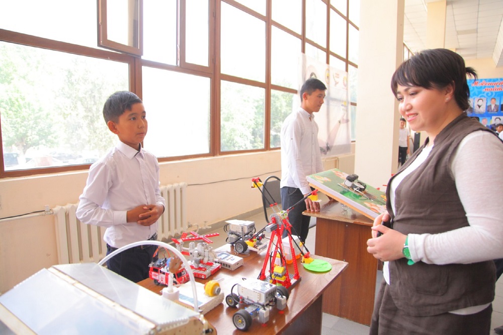 Túrkistan: jas ónertapqyshtar tanymal qalamgerlerdi tańǵaldyrdy