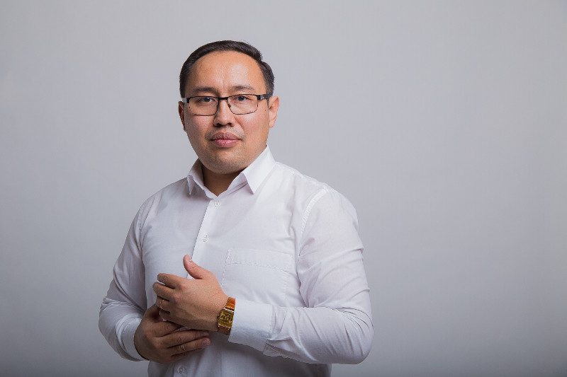 Belgili jýrnalıst Qanat Áýesbaı jańa qyzmetke taǵaıyndaldy