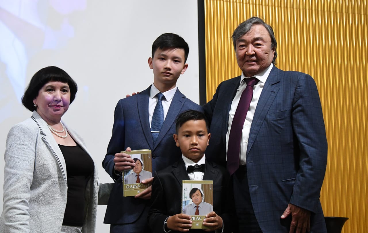 Ulttyq kitaphanada Oljas Súleımenov kitaptarynyń tanystyrylymy ótti