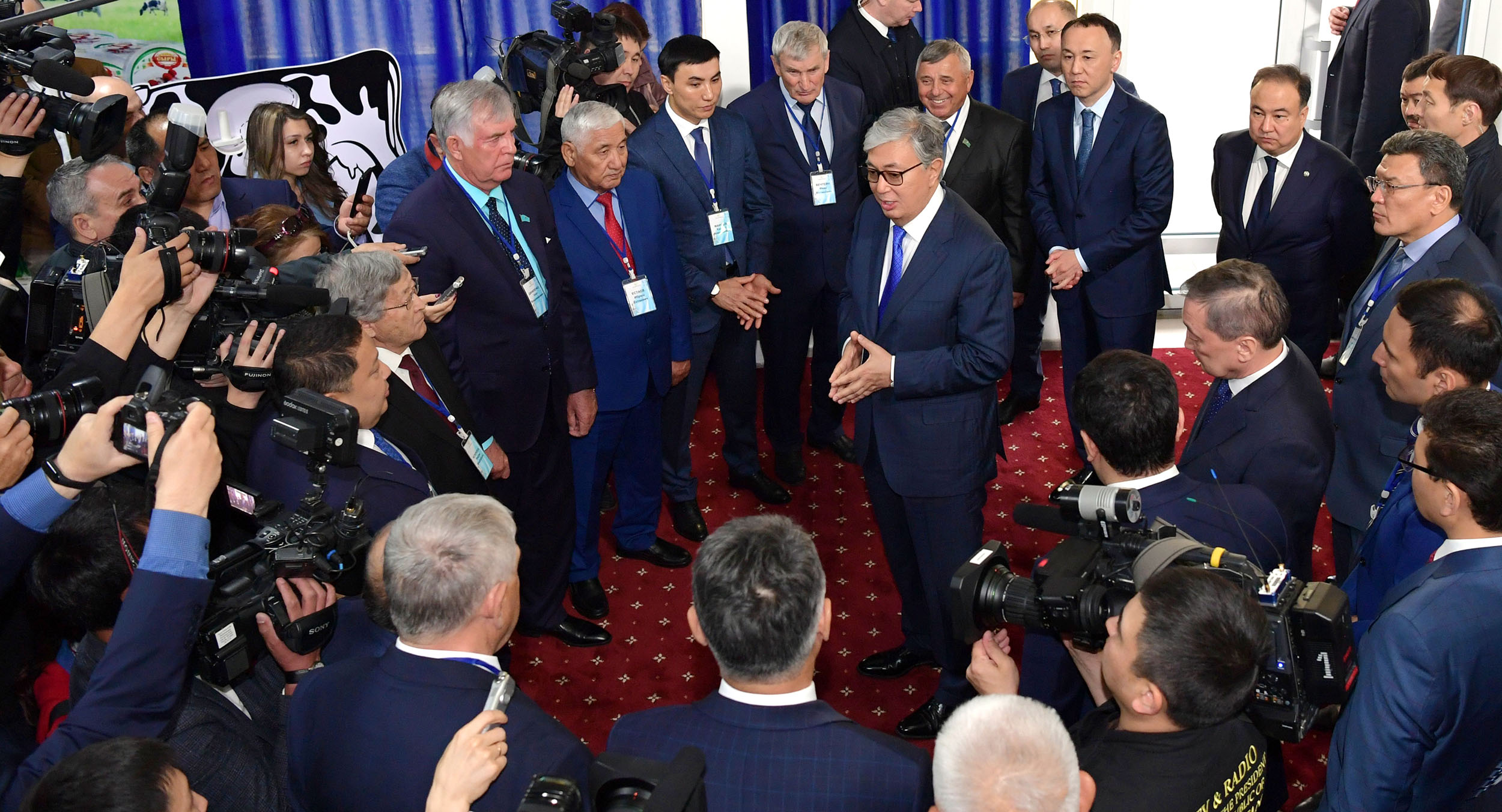 Qazaqstan Prezıdenti «Olja Sadchıkovskoe» jaýapkershiligi shekteýli seriktestiginiń sút fermasyna bardy