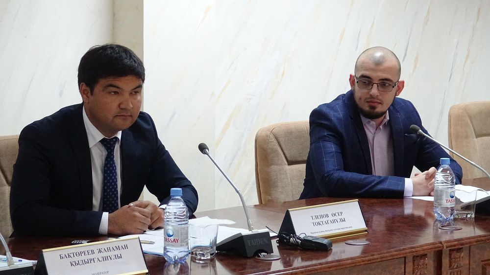 Assambleıa ókilderi zııaly qaýymmen kezdesti