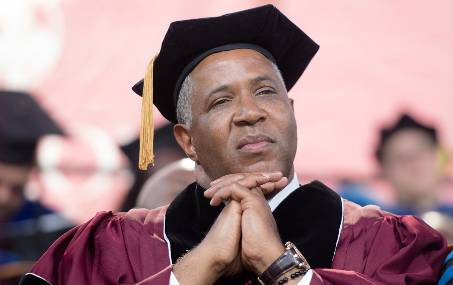 Amerıkalyq mıllıarder stýdentterdiń qaryzyn tólep beredi