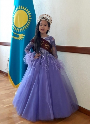 Qaraǵandylyq Aısha Ábenova álemniń kishkentaı arýy atandy