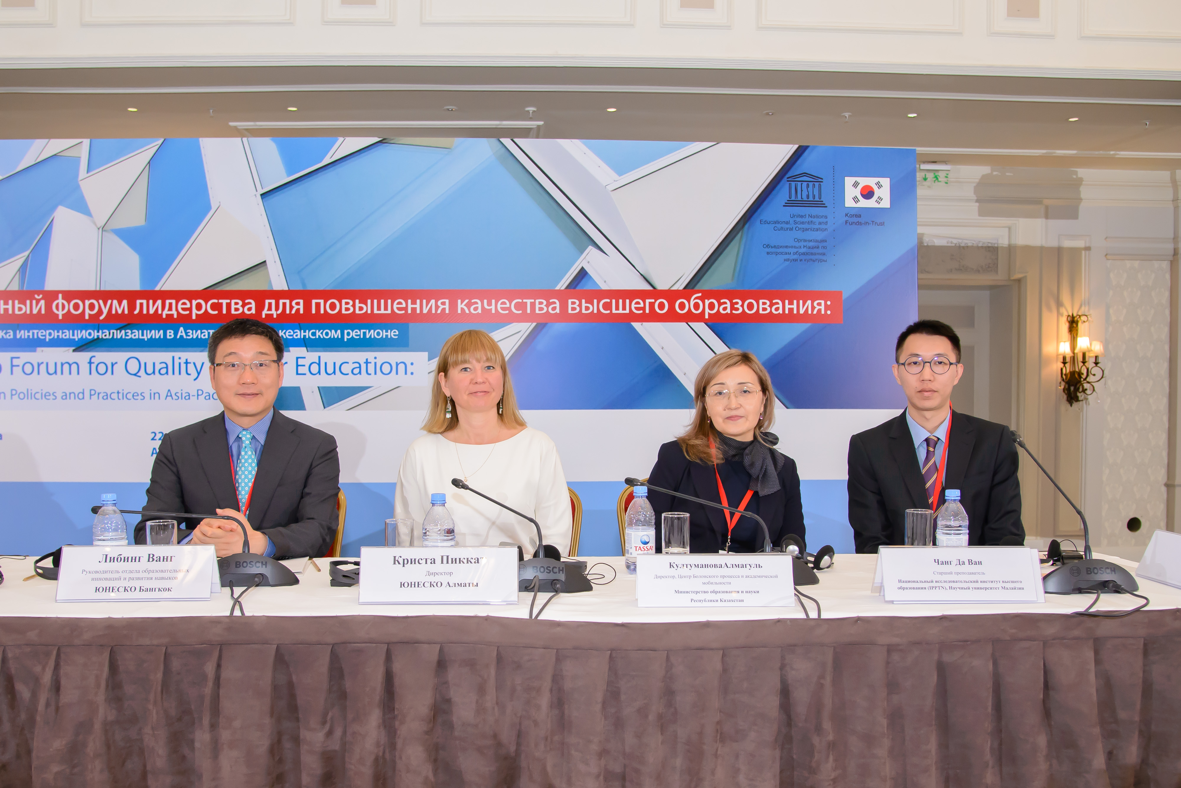 Carapshylar jahandyq úderis jaǵdaıyndaǵy joǵary bilimdi damytý taqyrybyn talqylady