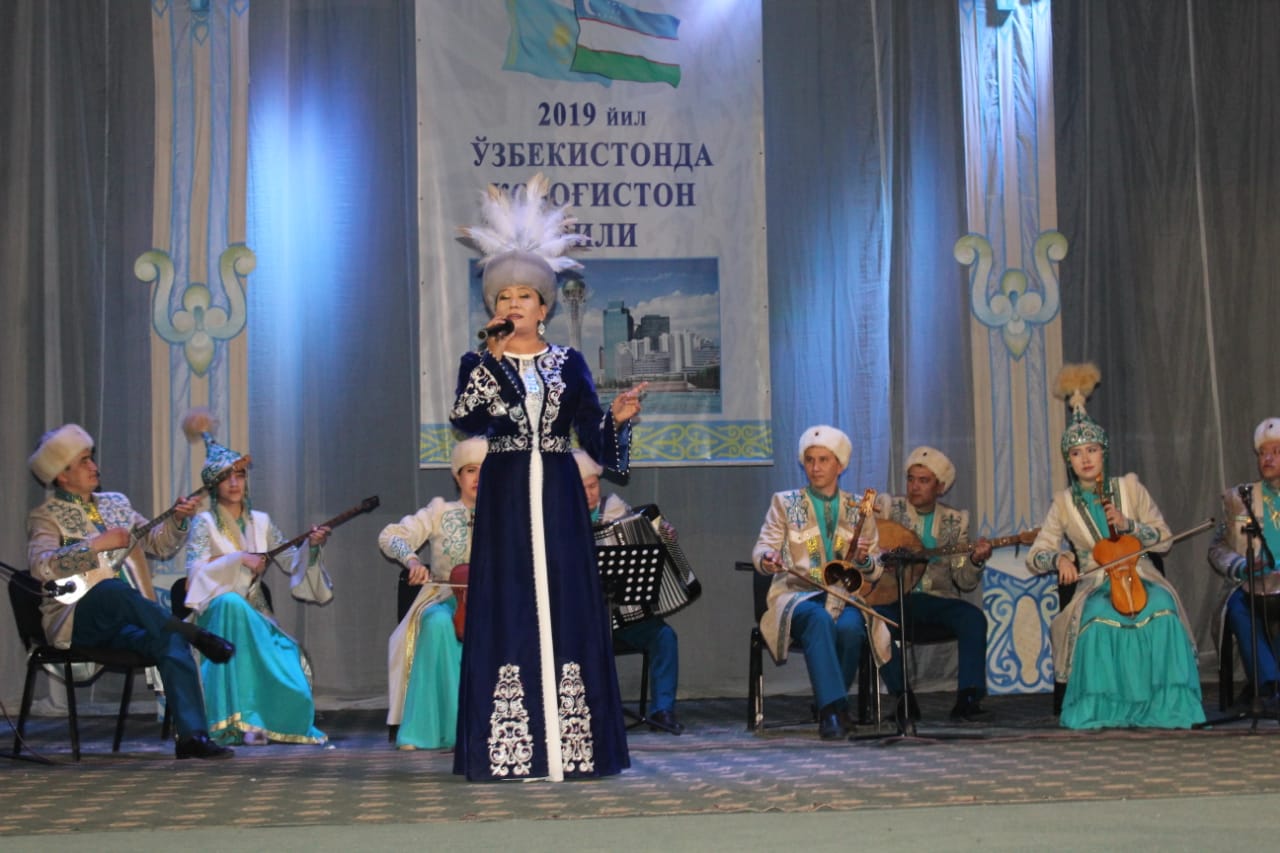 Áýlıeatalyq ónerpazdar ózbek óńirinde