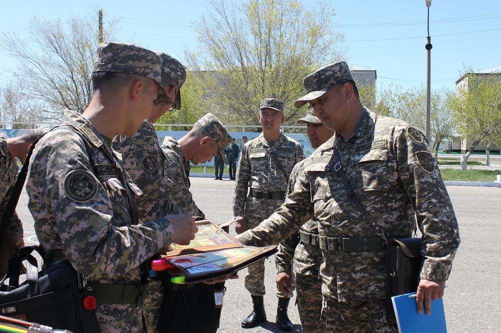 Semeıde «Shyǵys» óńirlik qolbasshylyǵy áskerı daıyndyqtaryn jetildirip jatyr
