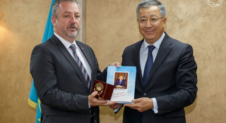 Qazaq-nemis qarym-qatynasy nyǵaıa beredi