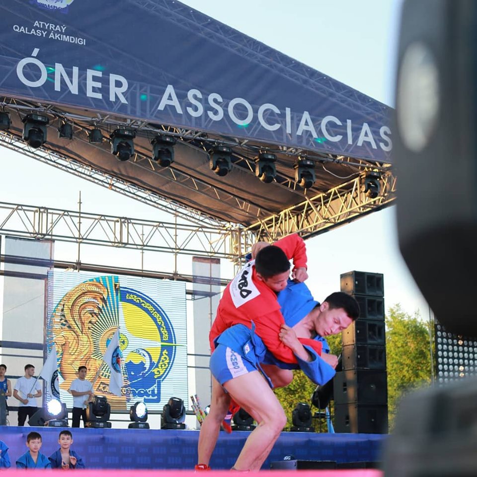 Atyraýda jaýyngerlik óner festıvali ótti