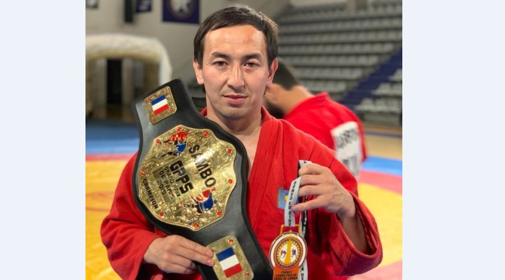 Qaraǵandylyq samboshy polıseı Parıjde top jardy