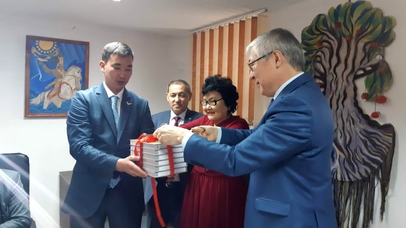 Oralda «Qasıetti Qazaqstan» ensıklopedııasynyń 2-tomy tanystyryldy