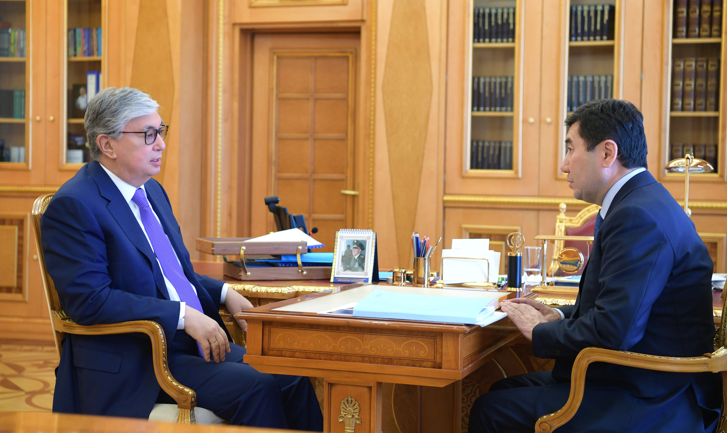 Qazaqstan Prezıdenti Qasym-Jomart Toqaev Qaraǵandy oblysynyń ákimi Erlan Qoshanovty qabyldady