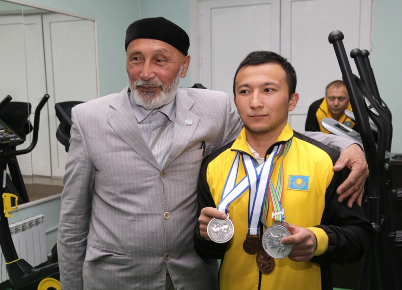 Qaraǵandylyq paýerlıfter álem rekordyn jańartty