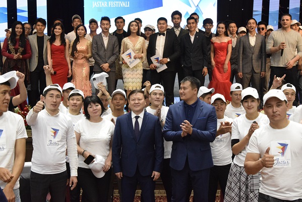 Jetisýda «Stýdent kóktemi» festıvali ótip jatyr