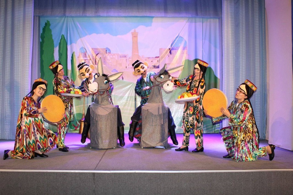 Baýyrlas eldiń qýyrshaq teatry qonaqqa keldi