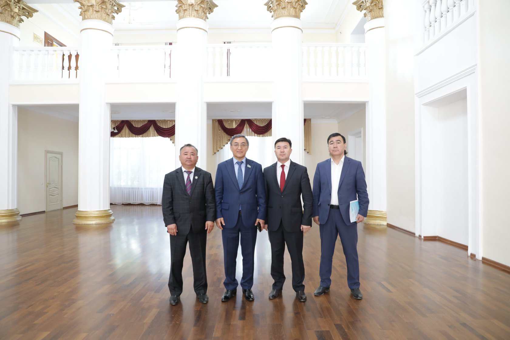 Dástúrli otbasylyq tárbıe jáne zamanaýı qundylyqtar tarazylandy