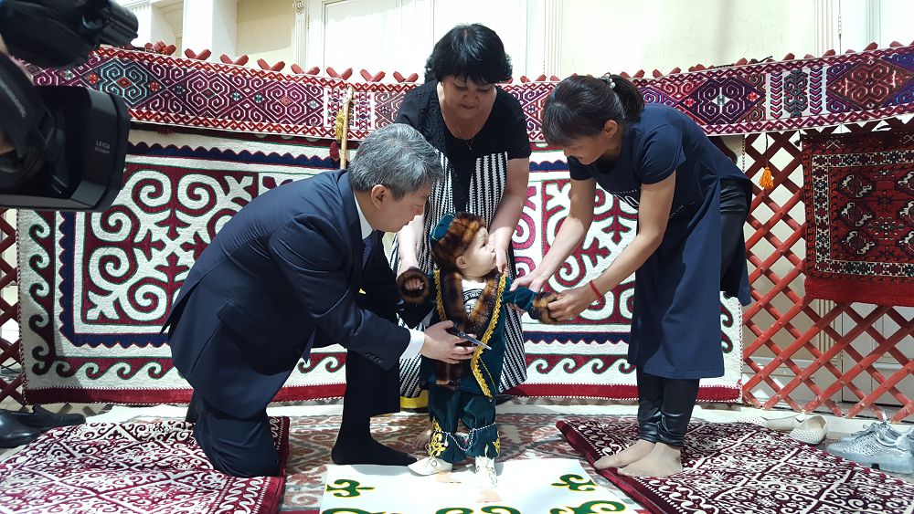 Káris azamaty qazaq balasynyń tusaýyn kesti