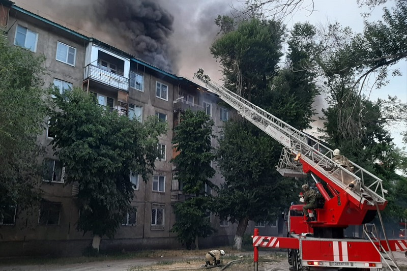 Tarazda kóp qabatty úı órtendi