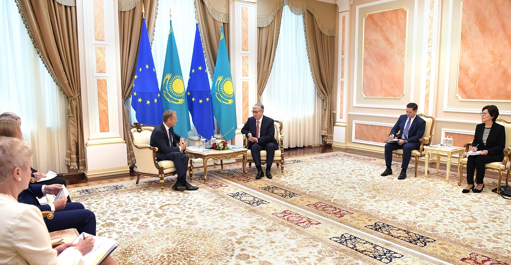 Qasym-Jomart Toqaev Eýropalyq keńes tóraǵasy Donald Týskpen kelissóz júrgizdi
