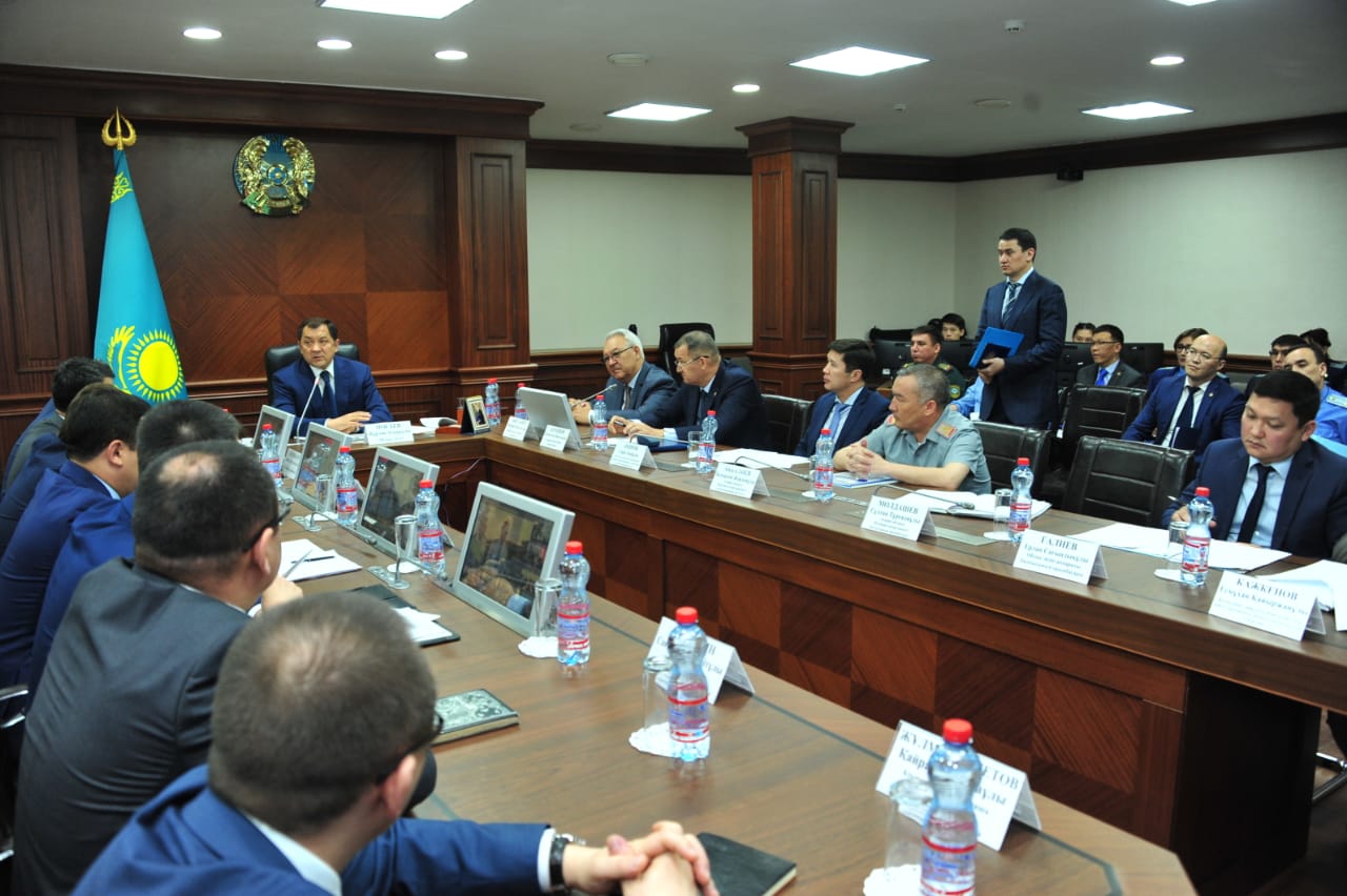 Býkmekerlik keńselerdi jaba almaımyz, biraq olar quqyqtyq alańda jumys isteýi kerek - Noǵaev